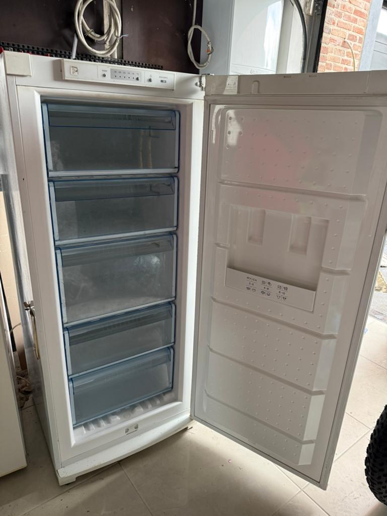 Diepvries Bosch, Elektronische apparatuur, Vriezers en Diepvrieskisten, 120 tot 140 cm, Minder dan 60 cm, Zo goed als nieuw, Energieklasse A of zuiniger