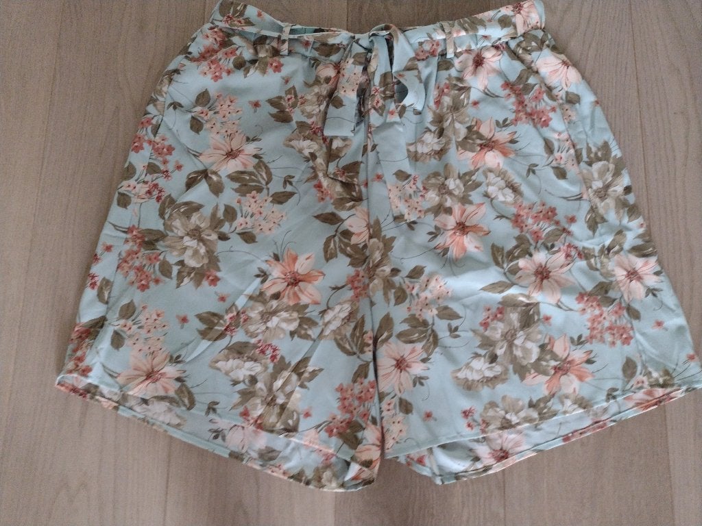 GloedNIEUWE short/broekrok. Maat XXL, Kleding | Dames, Ophalen, Nieuw, Emery rose, Broek of Spijkerbroek