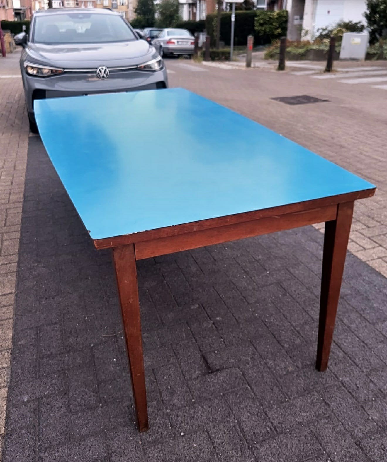 2 tables scandinaves vintage, laminé bleu, bois massif, 100 à 150 cm, Enlèvement, Utilisé, Ovale