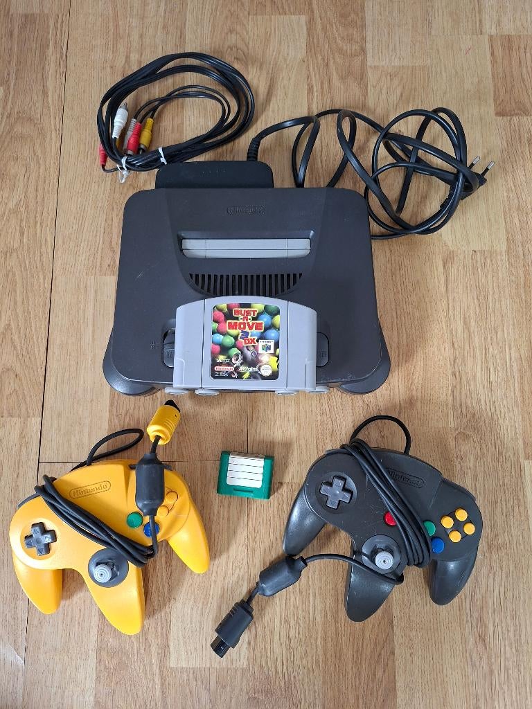 Nintendo 64 + 2 controllers + game, Enlèvement ou Envoi