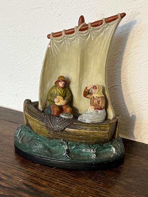 Souvenir van de kust terra cotta, vissers in bootje, Ophalen