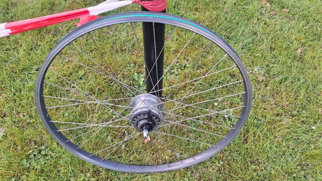 Zeer goed alu. 28” SHIMANO NEXUS 8 achterwiel fietswiel velo, Zo goed als nieuw, Shimano Nexus 8 naafversnelling inter 8 achterwiel fiets velo