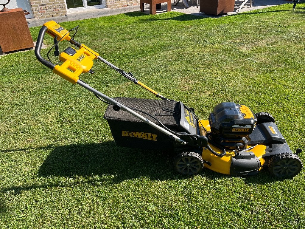 Dewalt accu grasmachine, Tuin en Terras, Ophalen, Accu-grasmaaier, Zo goed als nieuw, 40 t/m 49 cm
