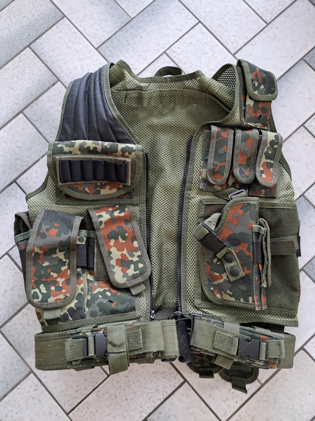 mil tec tactisch vest, Sports & Fitness, Accessoires de sport de tir, Enlèvement, Utilisé