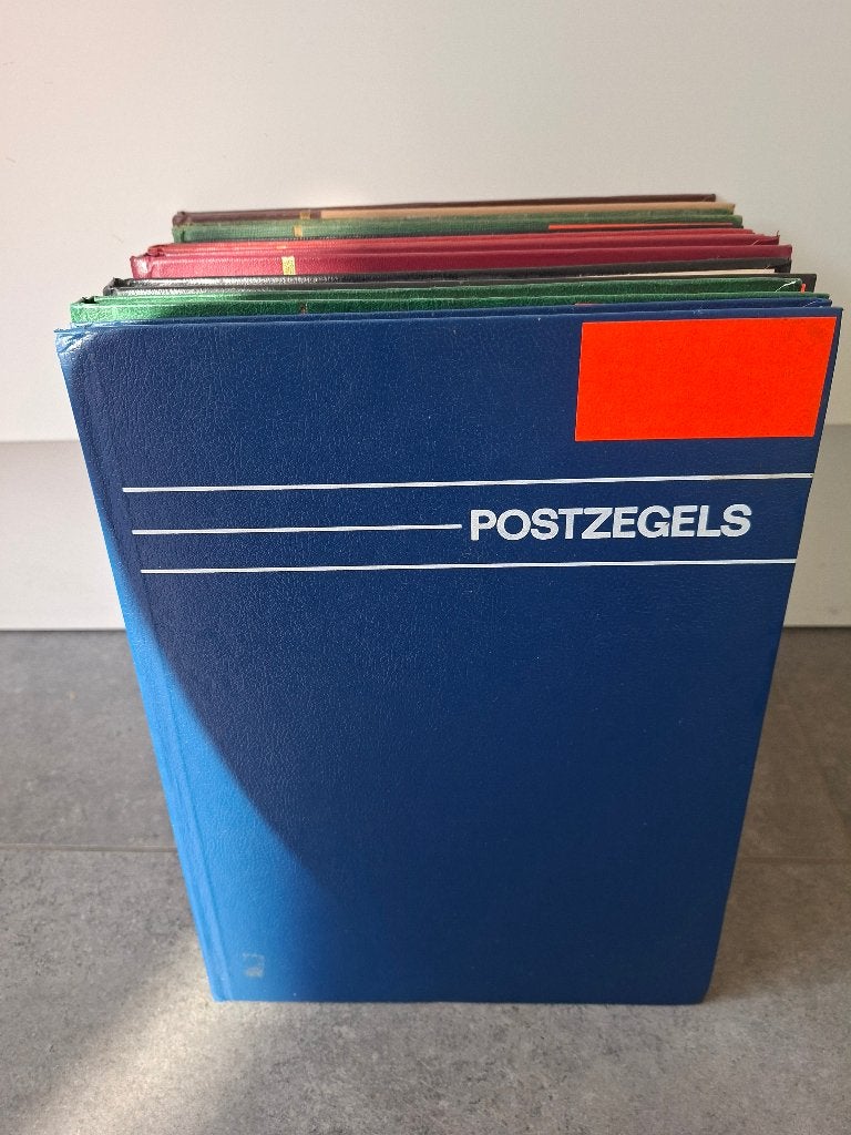 8 gebruikte dunne insteekboeken met witte bladen, Timbres & Monnaies, Timbres | Accessoires, Enlèvement ou Envoi, Album de collection