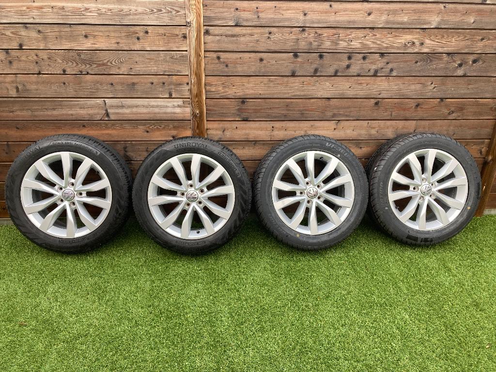 Volkswagen VW Aluminium velgen 17" nieuwe banden, Ophalen, 17 inch, Zomerbanden, Velg(en)
