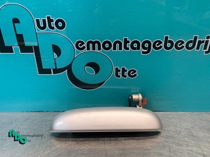 Poignée portière 4portes avant gauche d'un Toyota Yaris Ve, -, 3 mois de garantie, Toyota, Utilisé