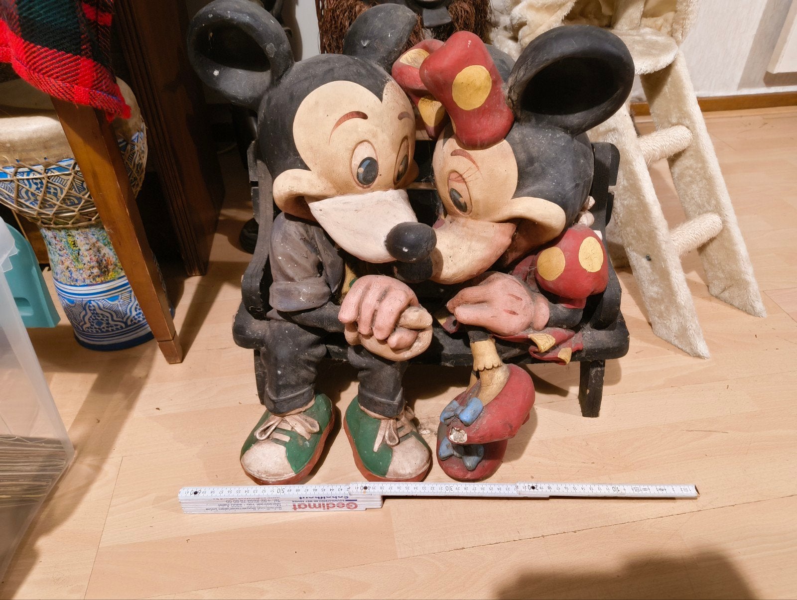 Mini en Mickey mouse op houten bankje, Ophalen, Mickey Mouse, Gebruikt, Beeldje of Figuurtje