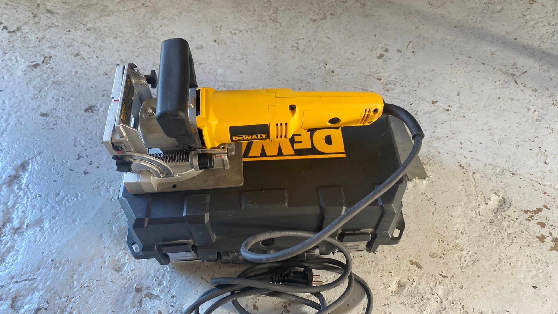 Lamellenfrees Dewalt DW682K, Ophalen, Zo goed als nieuw, Elektrisch, Lamellenfrees