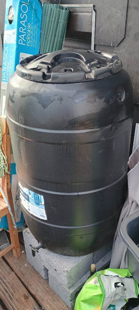 Tonneau de pluie 210 litres - Peu utilisé, 150 litres ou plus, Enlèvement, Synthétique, Avec robinet