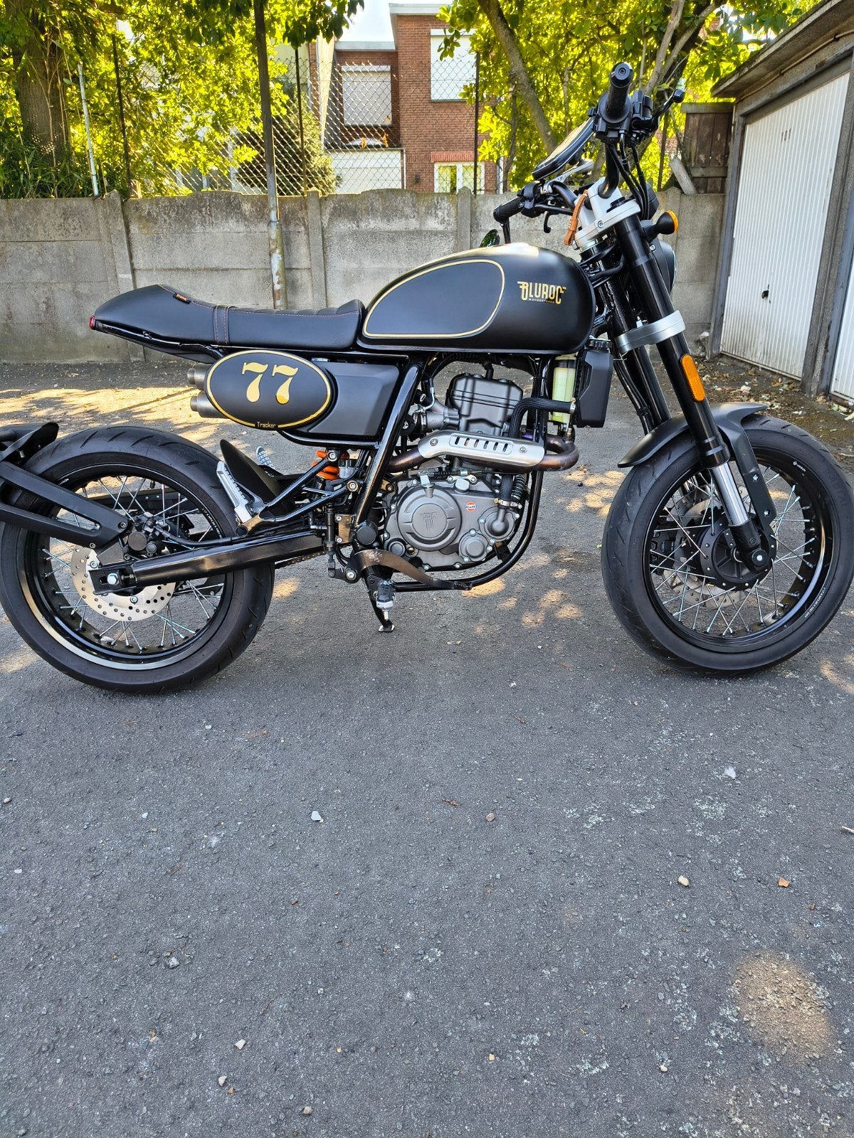 bluroc tracker 125, Motos