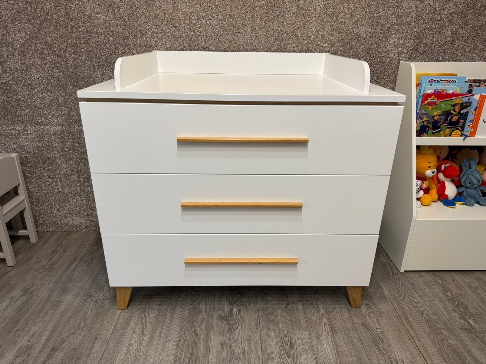 Babykamer - commode en kleerkast zeer weinig gebruikt, Enfants & Bébés, Chambre d'enfant | Commodes & Armoires, Enlèvement, Comme neuf