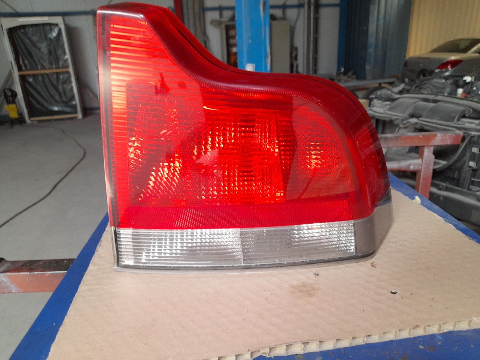 Feu arrière DROIT VOLVO S60 // 5060 AUVELAIS, Enlèvement ou Envoi, Utilisé, Volvo