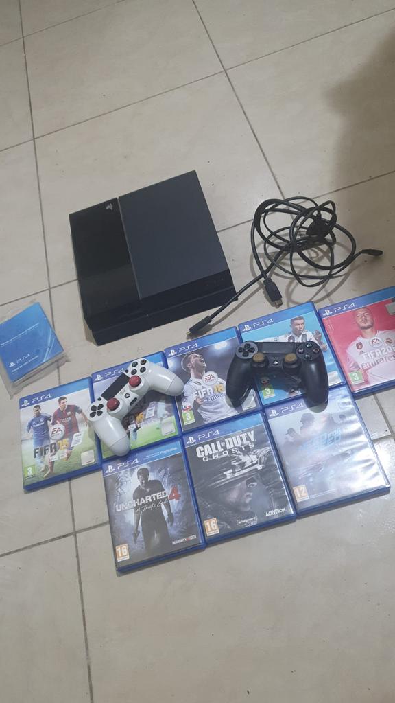 Hier bij verkoop ik mijn PlayStation 4, Ophalen of Verzenden, Zo goed als nieuw, Zwart
