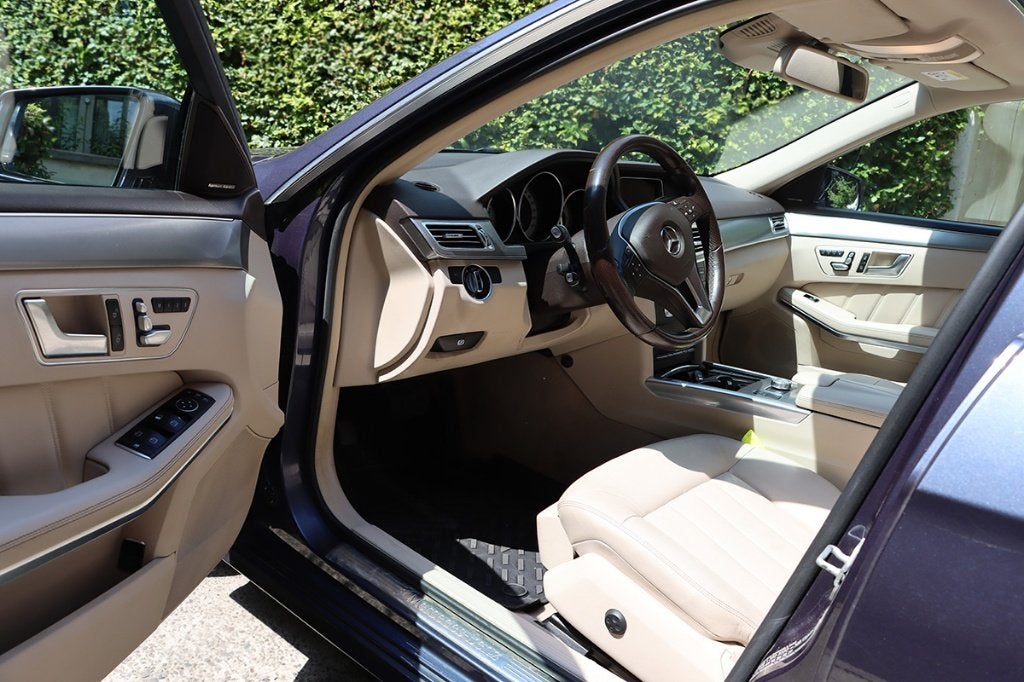 Mercedes E 250**** PanoOpenDak-NAV-Keyless-Euro6b-204pk-AdCC, Auto's, Automaat, Achterwielaandrijving, 4 cilinders, Blauw