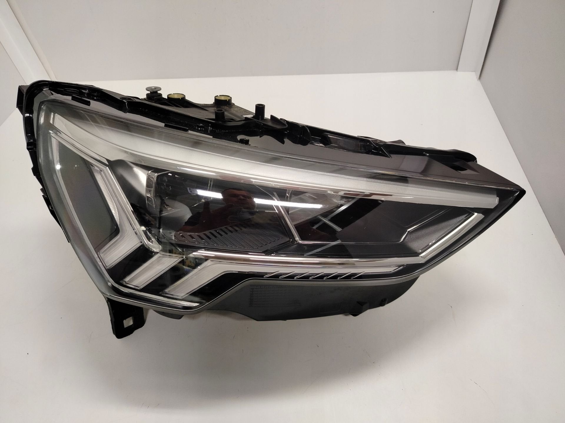 Phare Audi Q3 83A941034, Autos : Pièces & Accessoires, AUDI AG, Auto-Union-Strasse 1
85045  Ingolstadt, DE, Audi, Utilisé