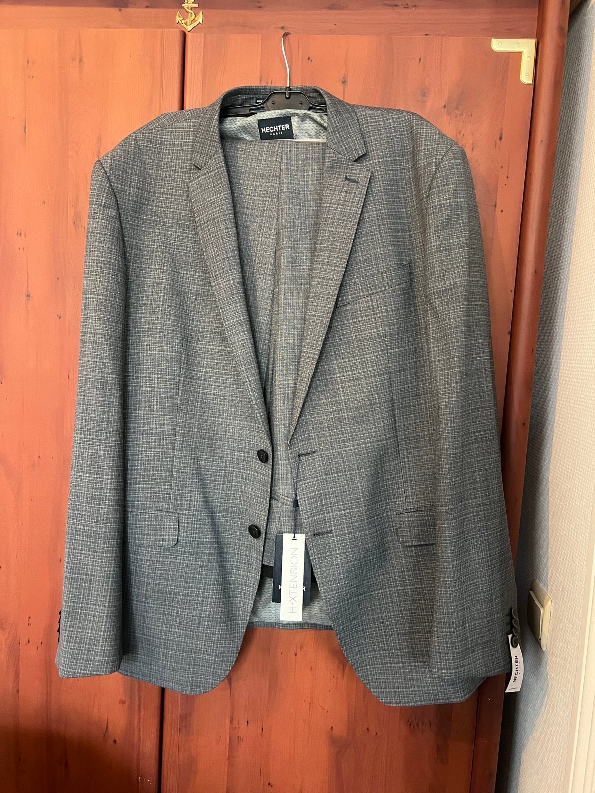 Daniel Hechter Paris Men’s Suit – Size 60 – New with Tags, Enlèvement ou Envoi, Comme neuf