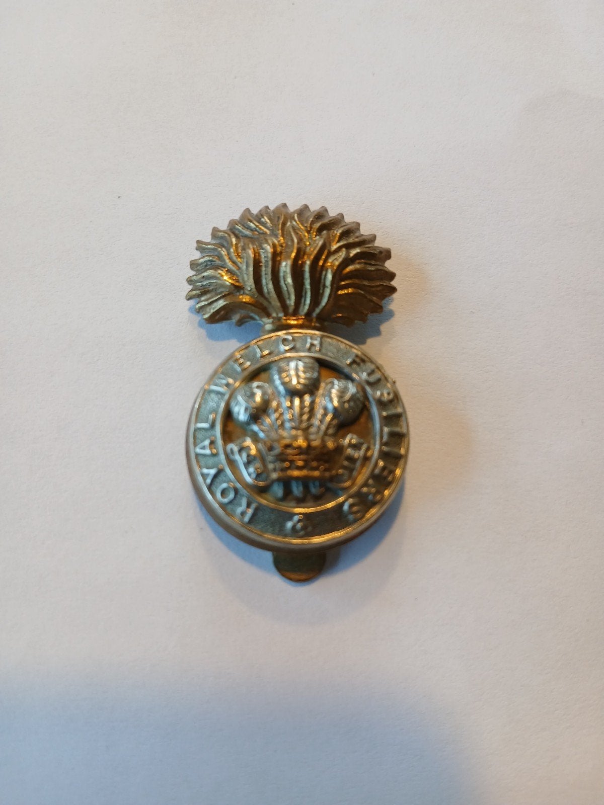 WO1 Cap badge Royal Welsh Fusiliers, Ophalen of Verzenden