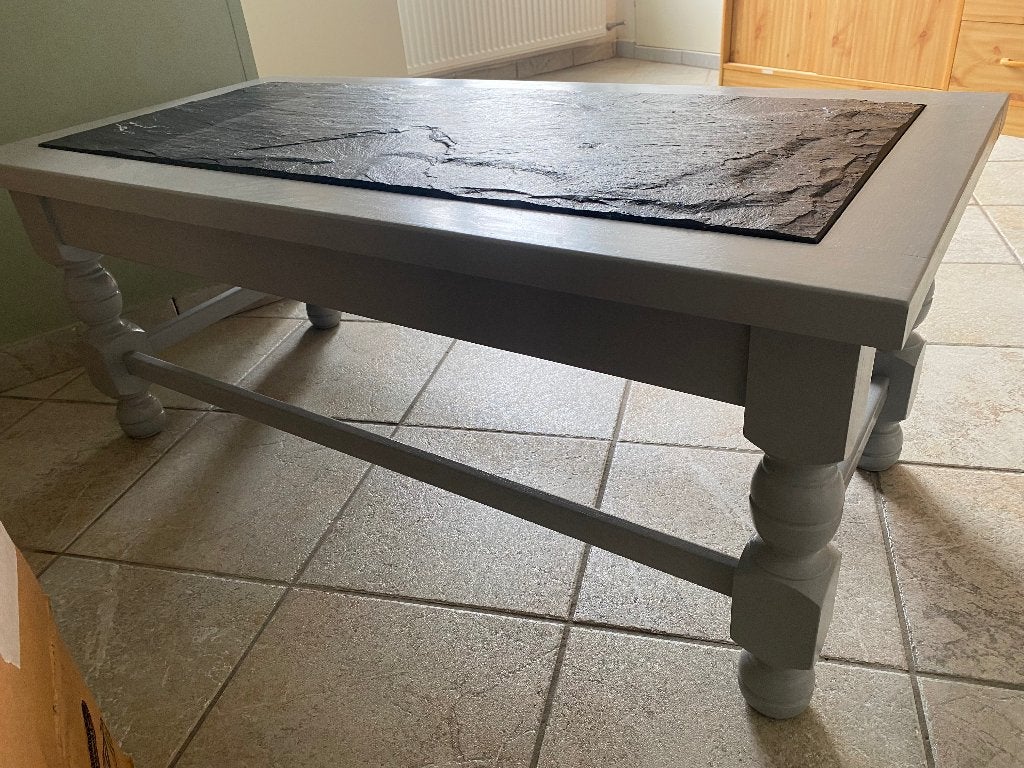 Table basse grise avec insert en pierre noire à vendre, 100 à 150 cm, Jusqu'à deux personnes, Enlèvement, Utilisé
