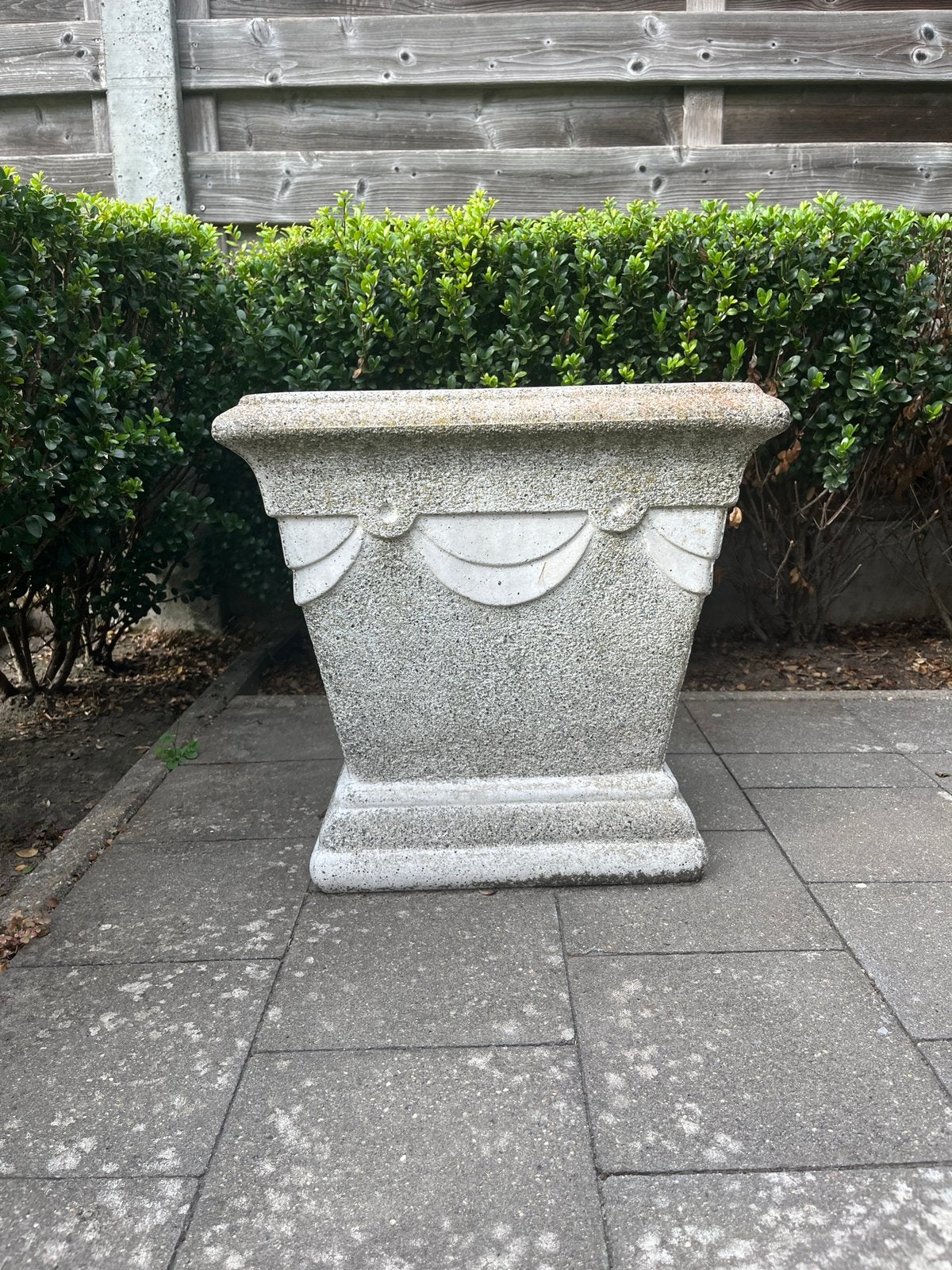 2 witte bloembakken van steen, Tuin en Terras, Ophalen, Gebruikt, Steen