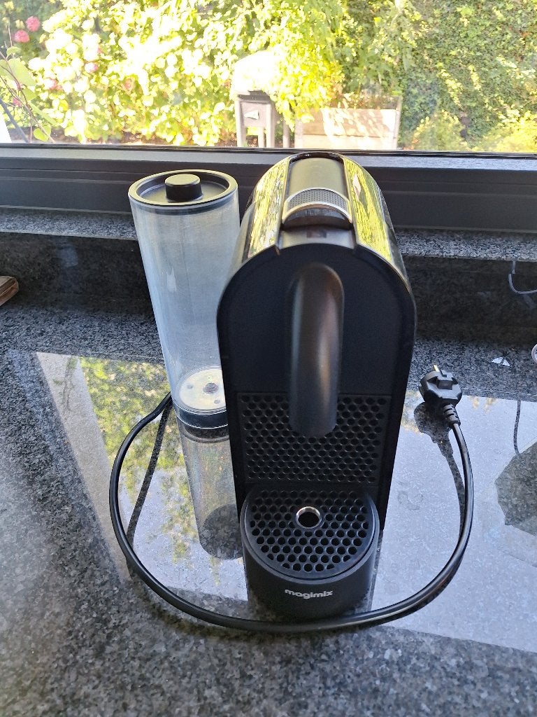 Nespresso Magimix koffiemachine – Zwart – Perfect werkend, Electroménager, Cafetières, Machine à espresso, Réservoir d'eau amovible