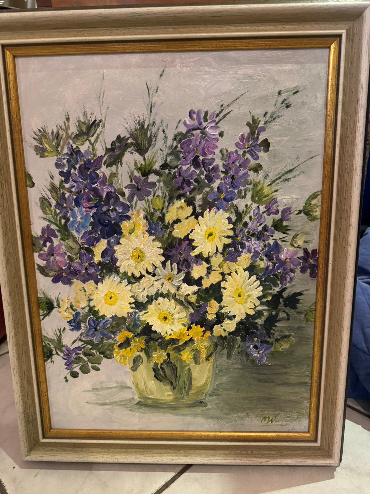 Peinture "Bouquet de marguerites jaunes et fleurs violettes", Antiquités & Art, Enlèvement