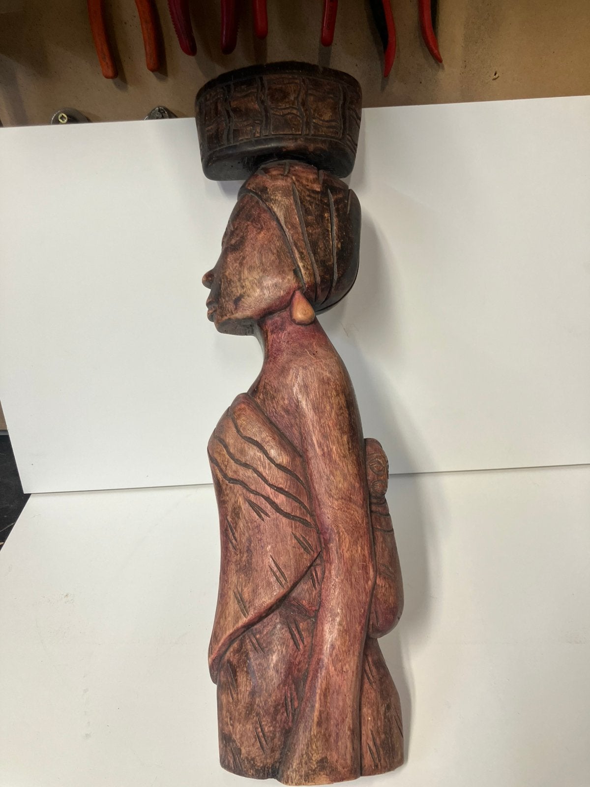 Houten beeld, Enlèvement, Statue