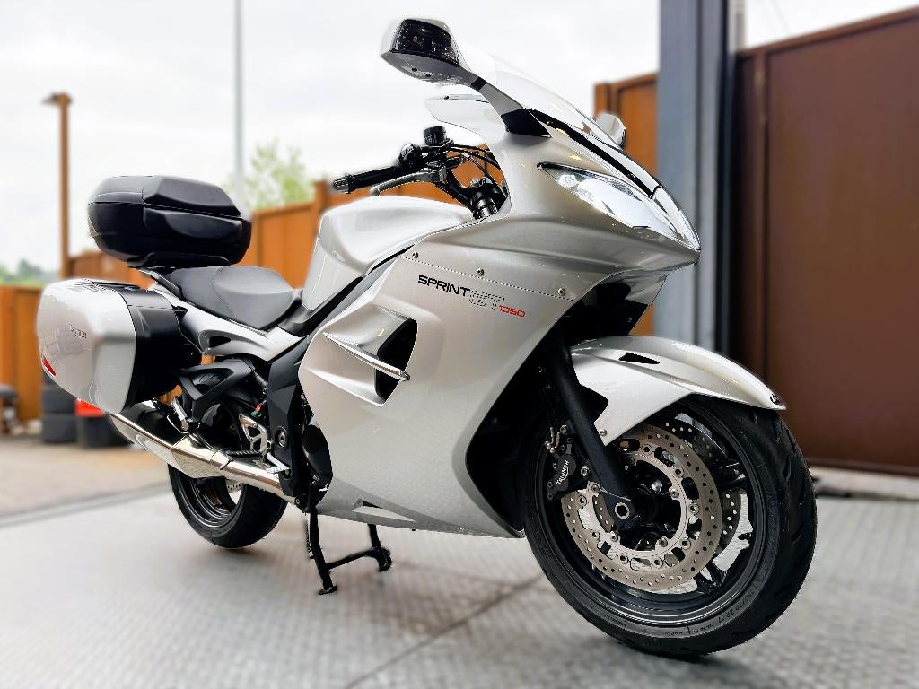 sprint 1050 gt abs 2010 bijna nieuwstaat 1.2.3 garantie, Nieuw, Motorrijbewijs A, Bedrijf, 3 cilinders