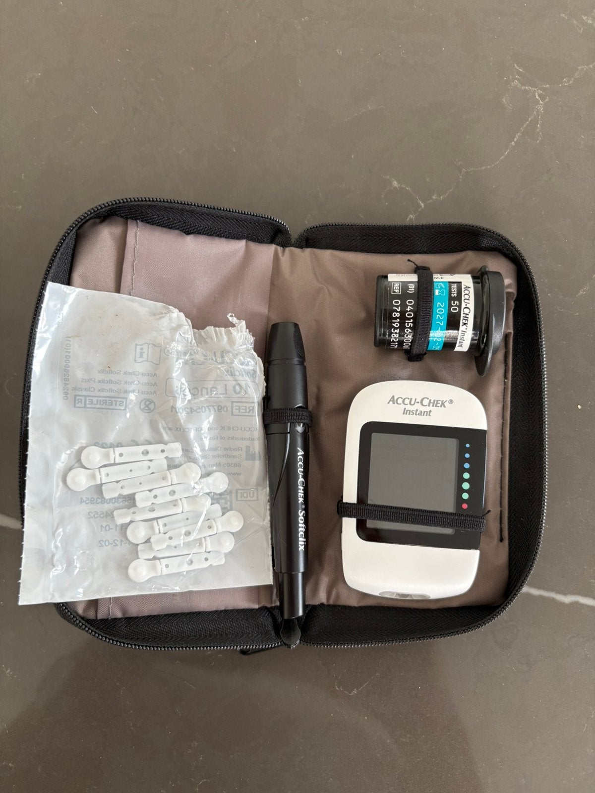Accu Chek instant - glucosemeter, Ophalen of Verzenden, Zo goed als nieuw