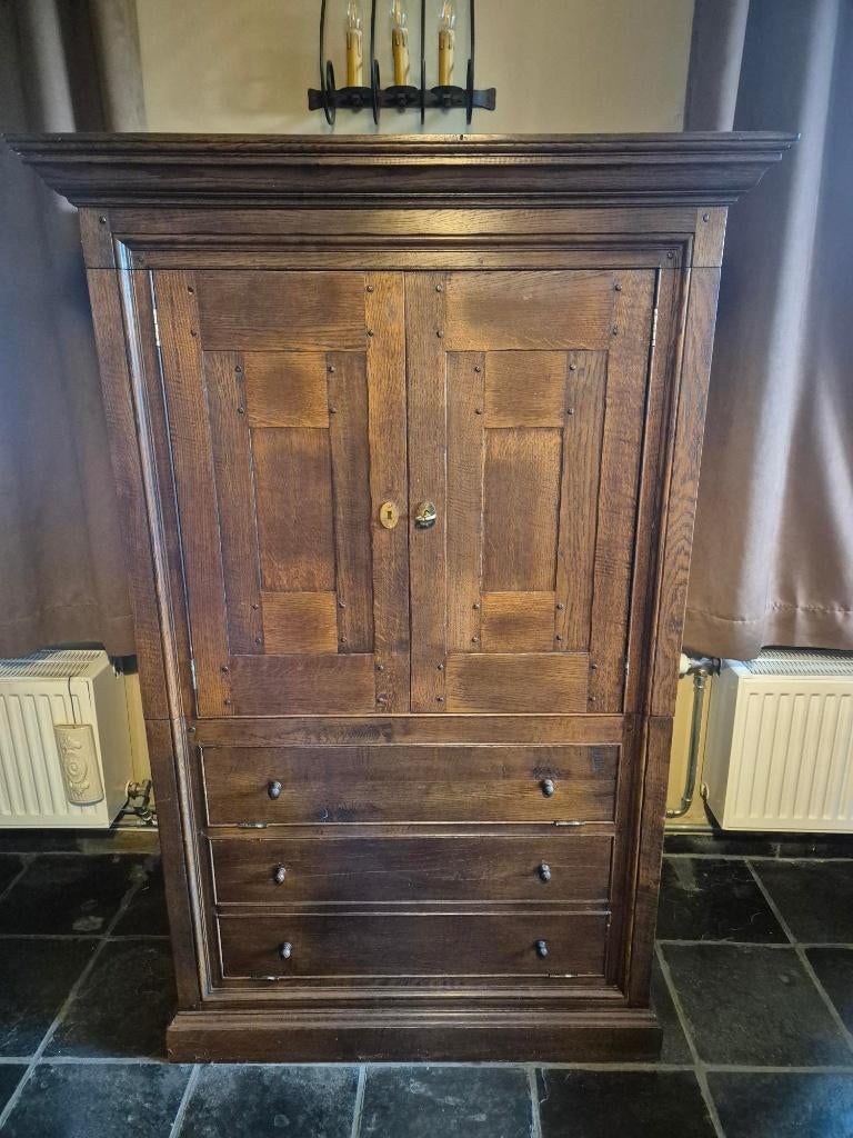 élégante armoire en chêne massif, Avec tablette(s), Comme neuf, 100 à 150 cm, Chêne