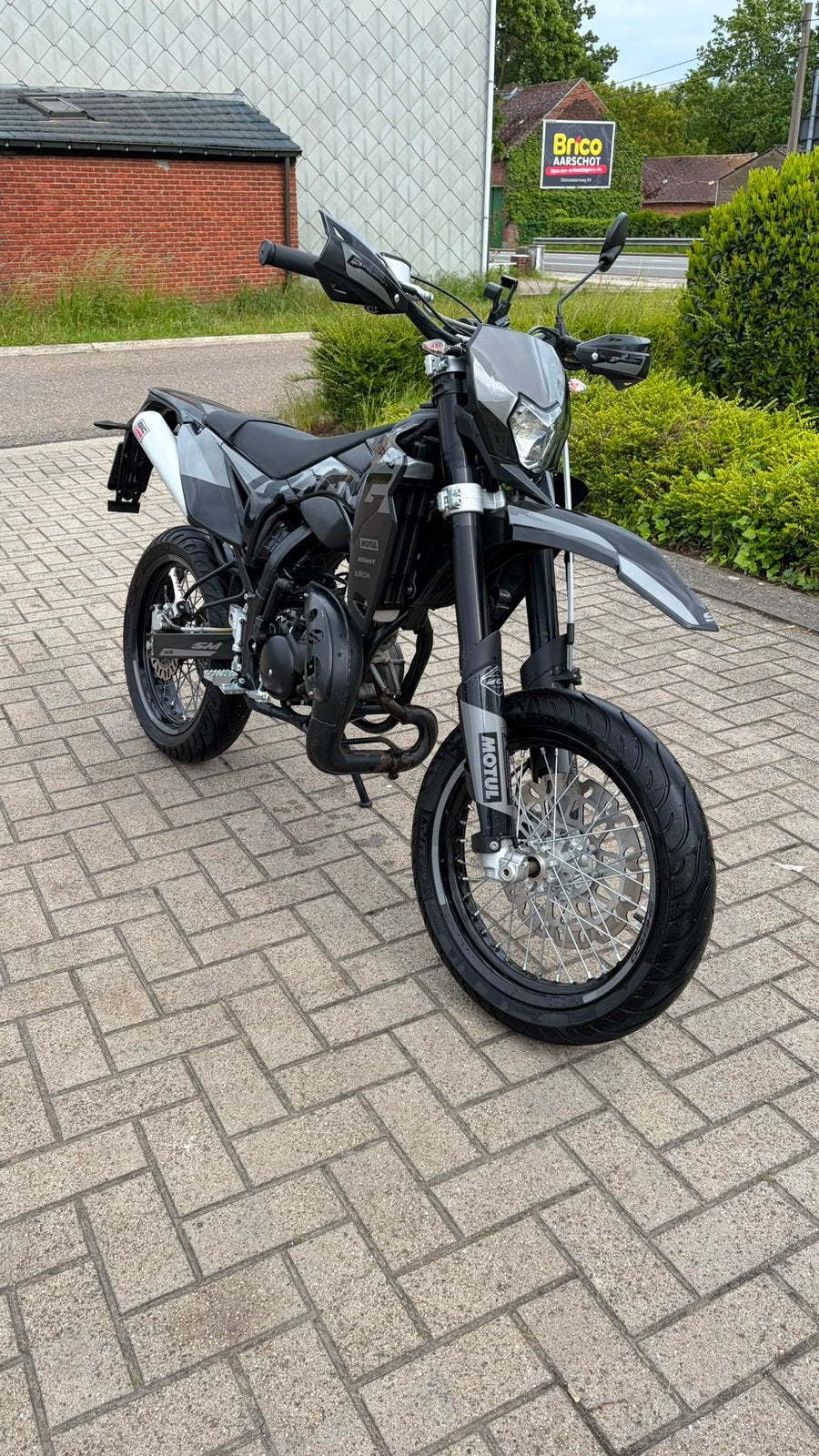 Sherco 50 SM-R BLACKMOON (B klasse), Fietsen en Brommers, Brommers | Overige merken, Ophalen, 50 cc, Klasse B (45 km/u), Zo goed als nieuw