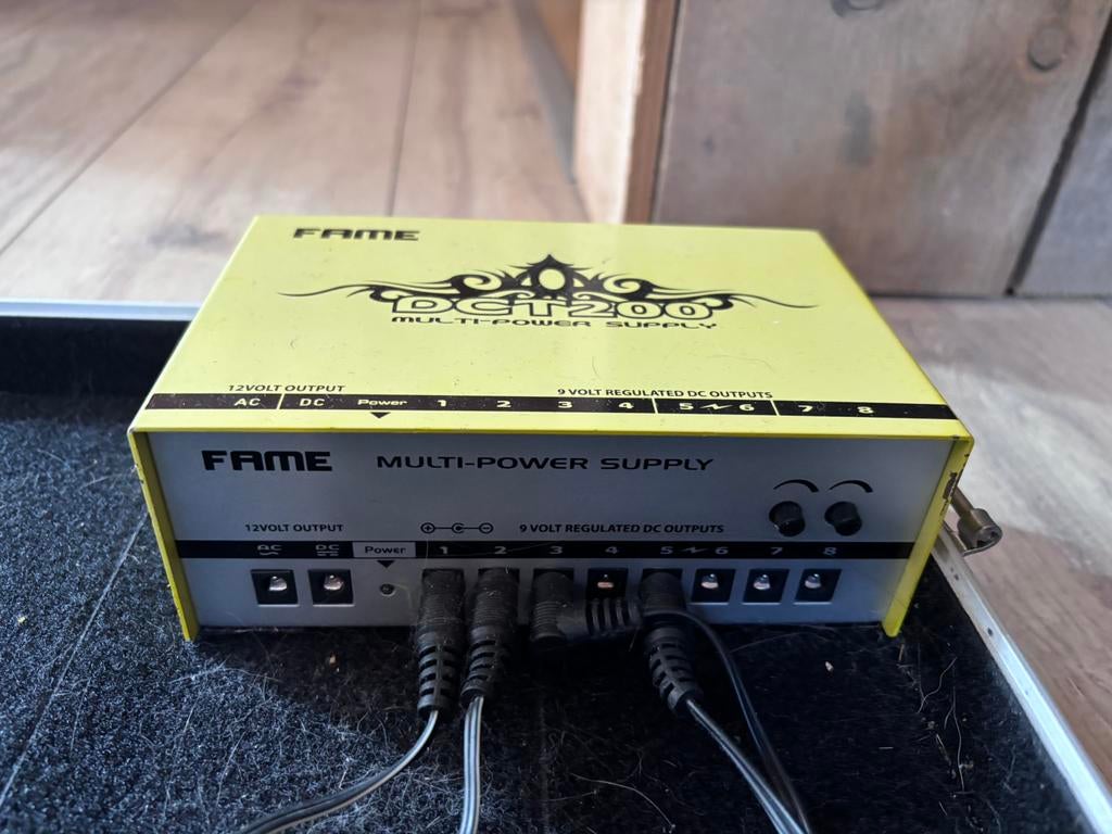 FAME Power Supply voor effectenpedalen, Muziek en Instrumenten, Ophalen of Verzenden, Zo goed als nieuw