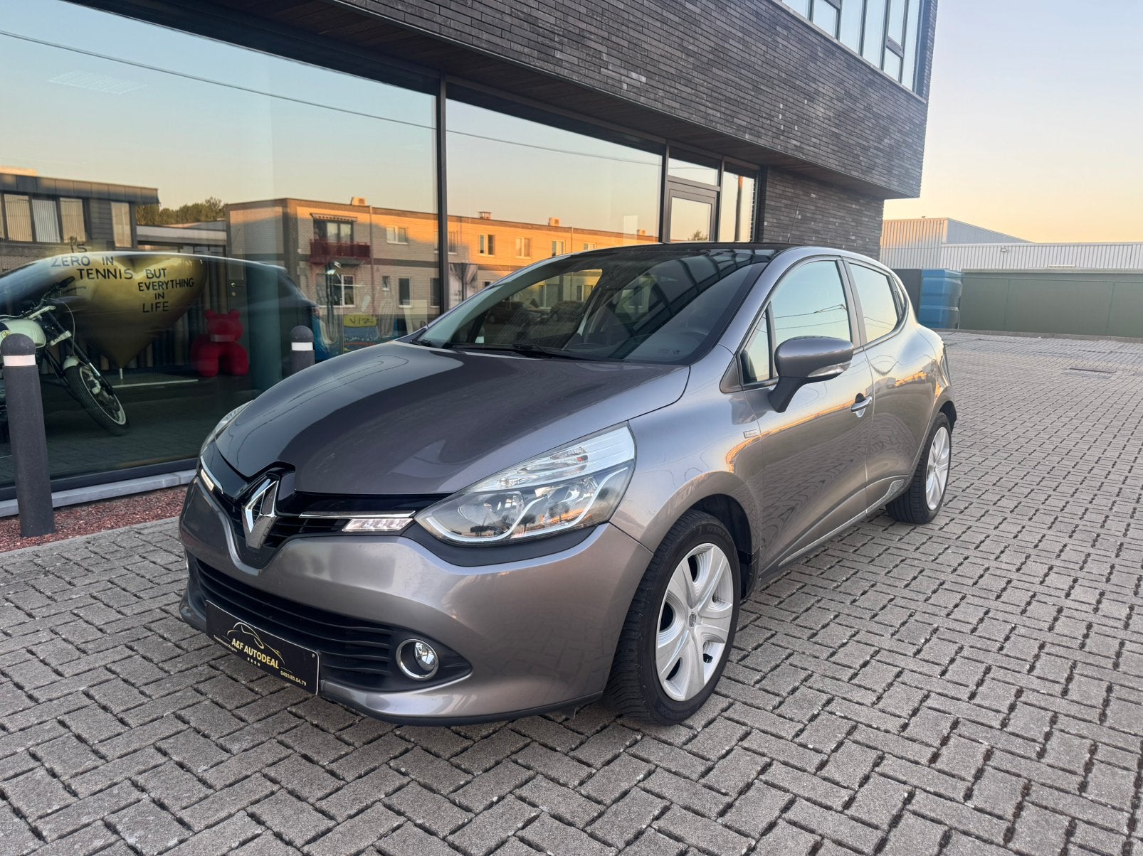 Renault clio 1.5 dci  2015 navi panoramadak gekeurd, Autos, Achat, Boîte manuelle, Noir, 5 portes
