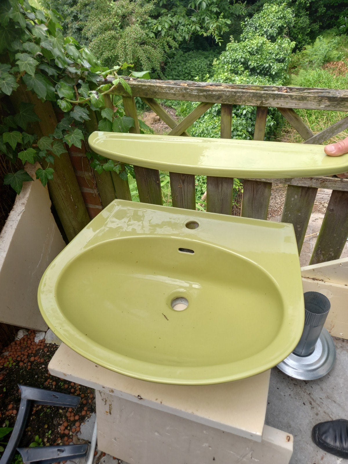 lavabo et tablette en faience 57 cm sur 48 cm, Enlèvement