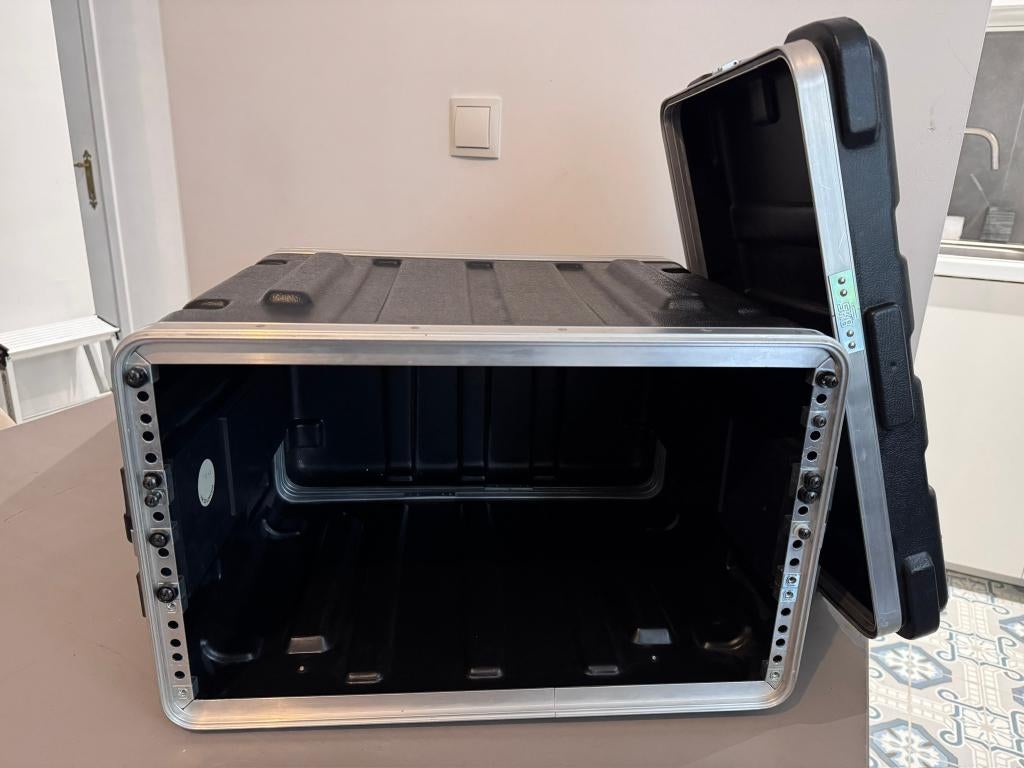Flight Case 6 U SKB, Musique & Instruments, Boîtiers & Valises, Enlèvement, Utilisé, Autres instruments, Flight case