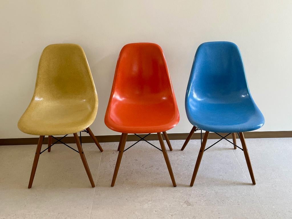 4 originele vintage Eames fiberglass stoelen (3 + 1 defect), Huis en Inrichting, Ophalen