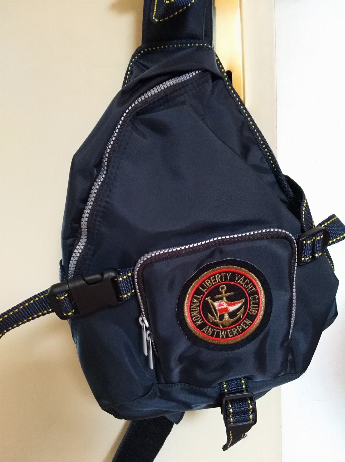 Nouveau sac à dos à bandoulière, Enlèvement ou Envoi, Neuf, 30 à 45 cm