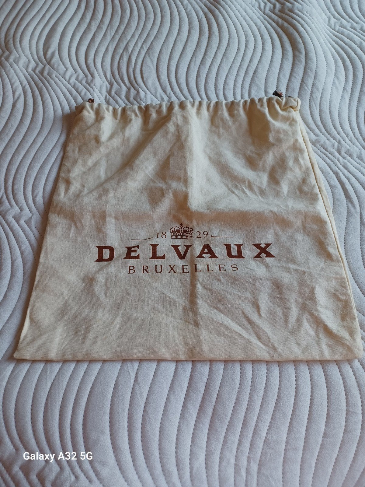 DELVAUX Housse pour sac siglée, Envoi