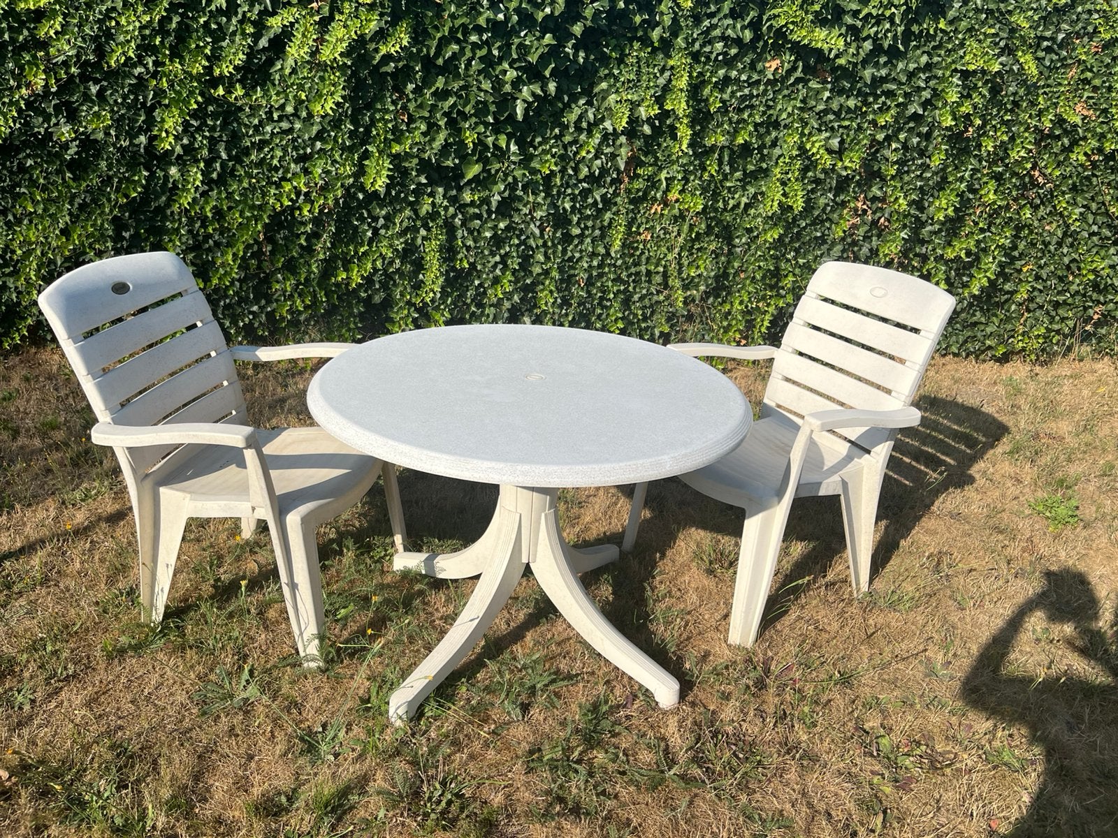 Goede tuintafel met twee stoelen, Kunststof, Gebruikt, Eettafel, Tuinset