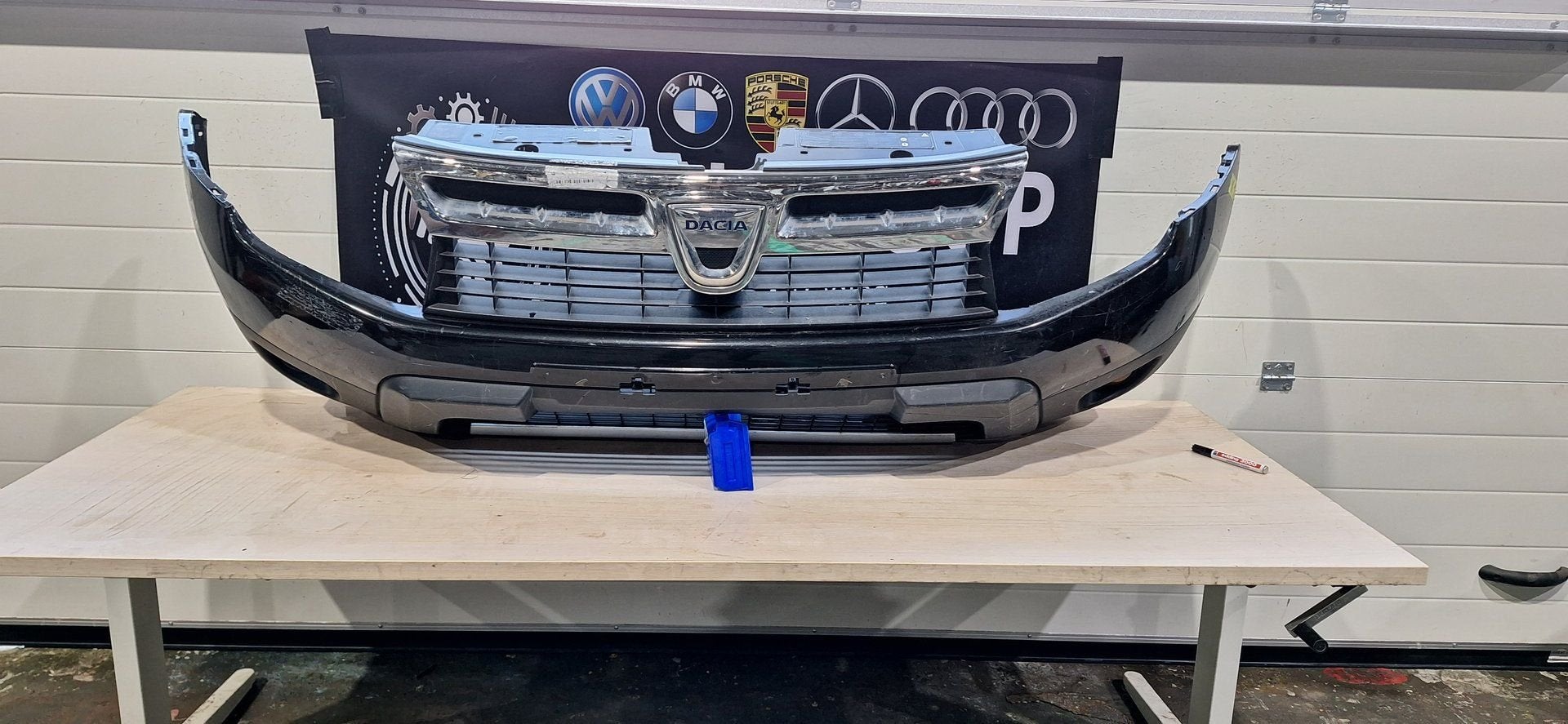 Dacia Duster I Facelift voorbumper, Dacia, -, Utilisé, -