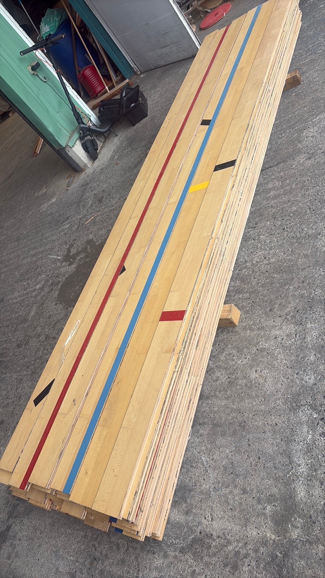 Uitbraak sportzaal ( ongeveer 125 m2), Bricolage & Construction, Bois & Planches, Planche, 300 cm ou plus, Utilisé, Hêtre