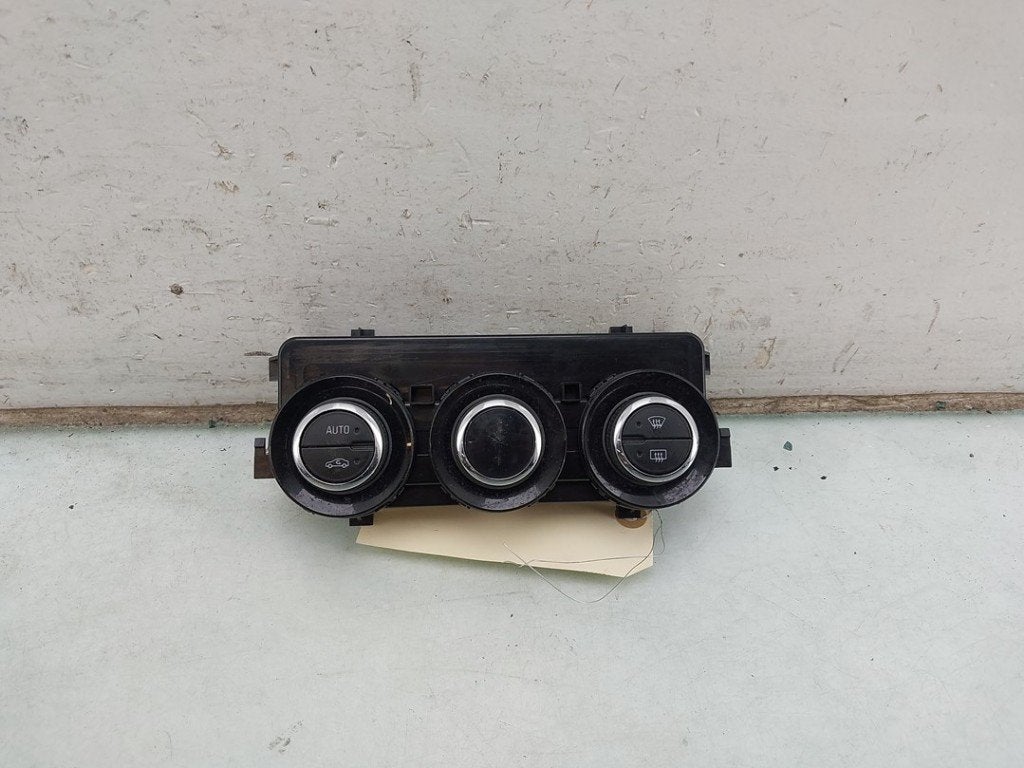 BEDIENINGSPANEEL VERWARMING Opel Adam (|13363975|13468064|), Gebruikt, Postoffice@zf.com, Löwentaler Straße 20
88046  Friedrichshafen, DE