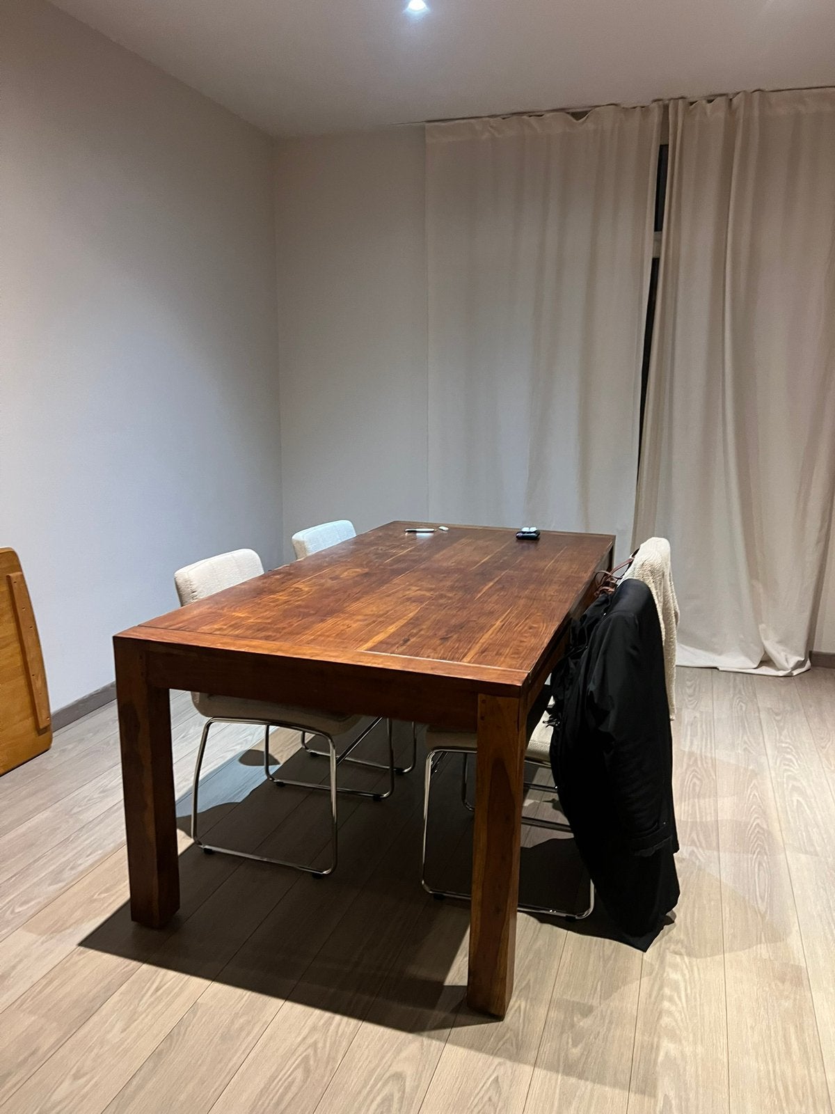 Table en bois exotique, Maison & Meubles, Enlèvement
