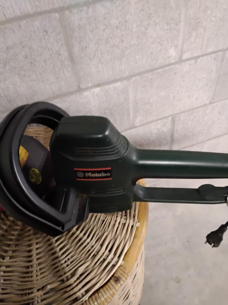Elektrische heggenschaar Metabo, Ophalen