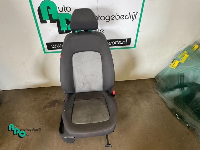 Siège droit d'un Seat Ibiza (Ibiza 08-), -, 3 mois de garantie, Utilisé, -