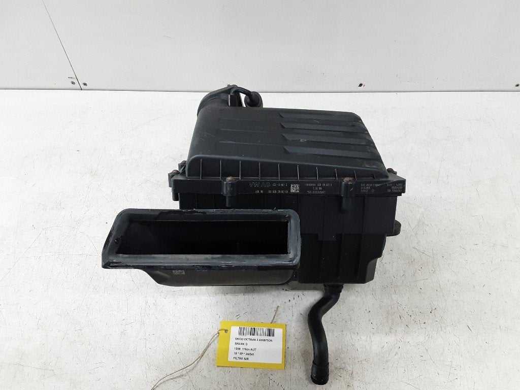 FILTRE À AIR Skoda Octavia Combi (5EAC) (5Q0129807S), Utilisé, Info@skoda-auto.de, Skoda, Max-Planck-Straße  3-5
64331  Weiterstadt, DE