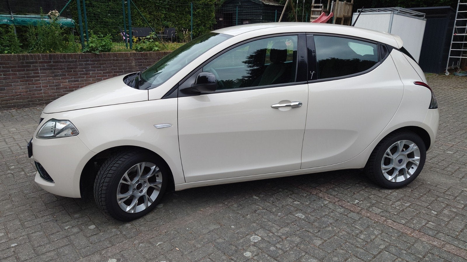 Lancia Ypsilon, Autos, Lancia, Particulier, Ypsilon, ABS, Airbags, Air conditionné, Bluetooth, Ordinateur de bord, Verrouillage central