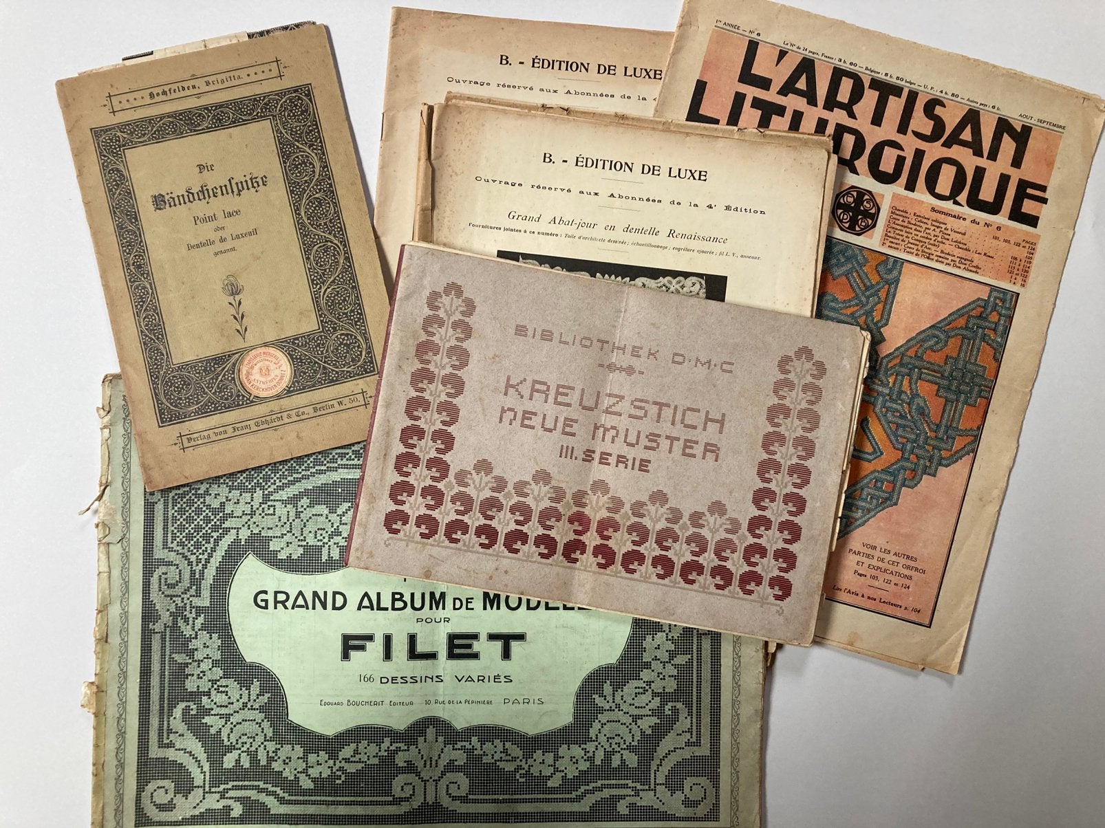 Diverses éditions anciennes : dentelle et point de croix, Antiquités & Art, Enlèvement ou Envoi