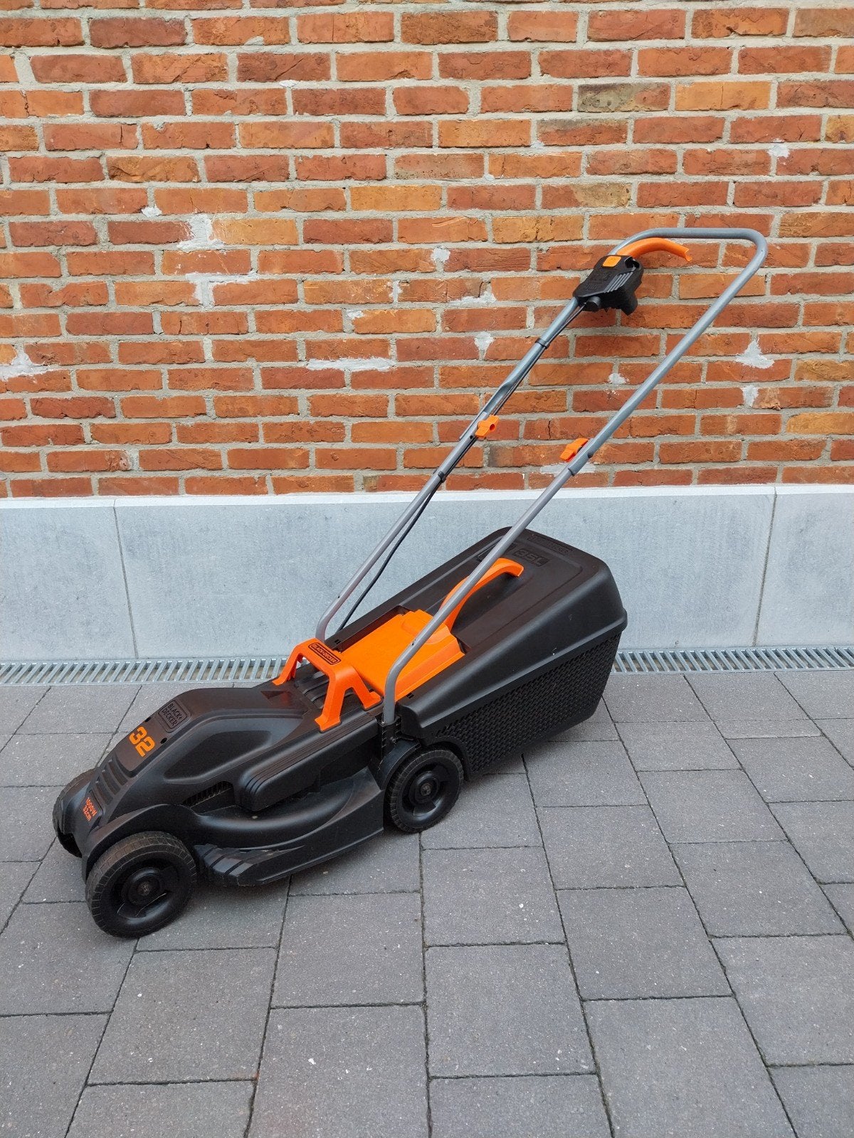 Elektrische grasmaaier, Tuin en Terras, Grasmaaiers, Ophalen, Elektrische grasmaaier, Zo goed als nieuw, Opvangbak