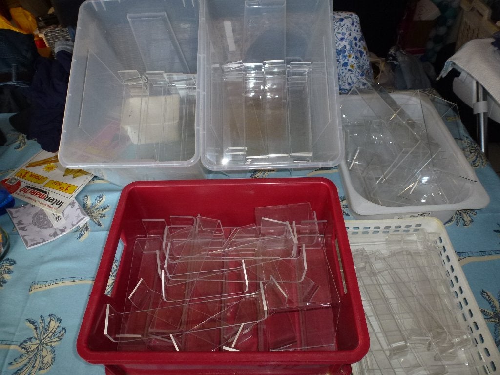 Plexiglas lot de +/- 150 ponts pour vitrine collection, Enlèvement